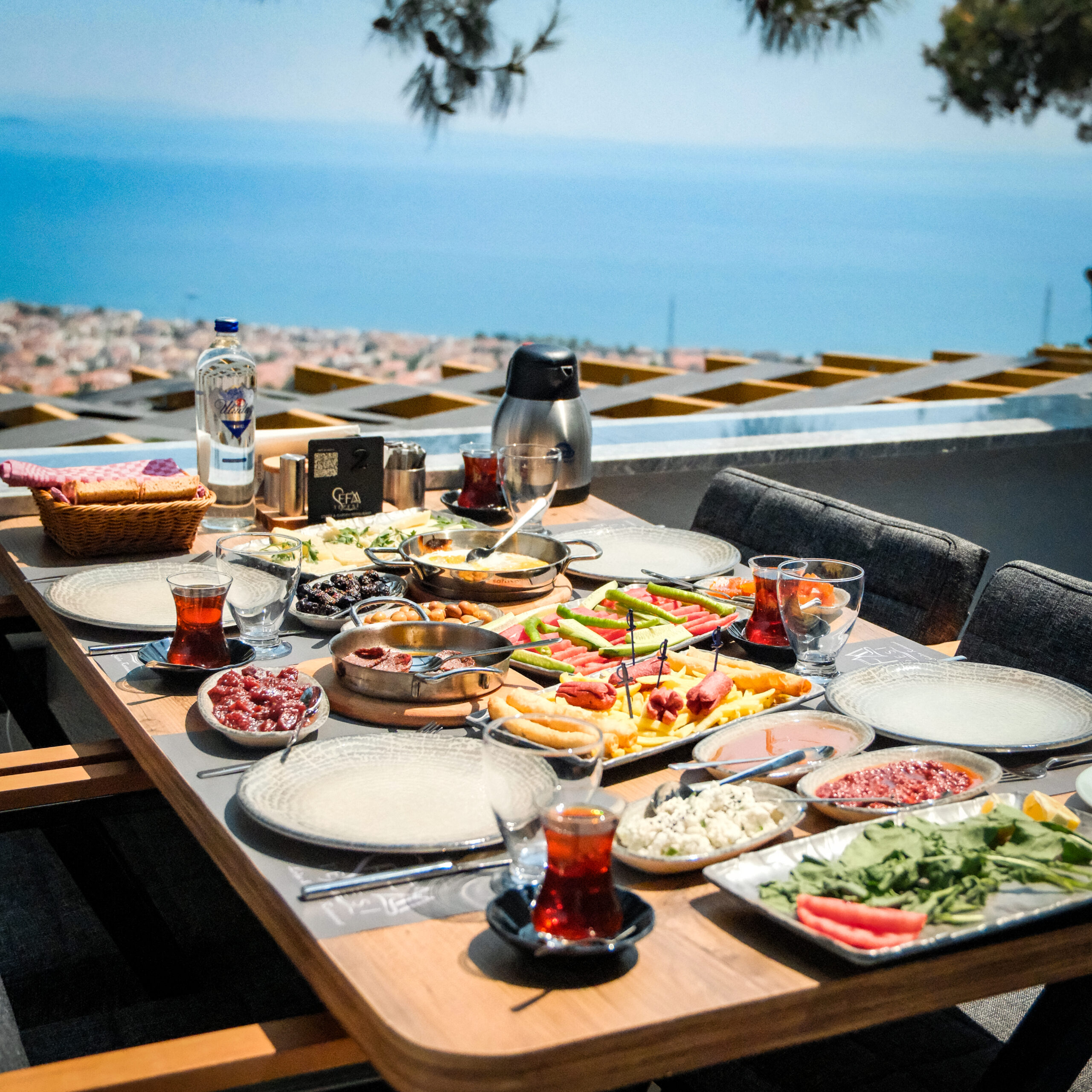 Altınoluk Sefa Tepesi yöresel Ege kahvaltısı tabağı